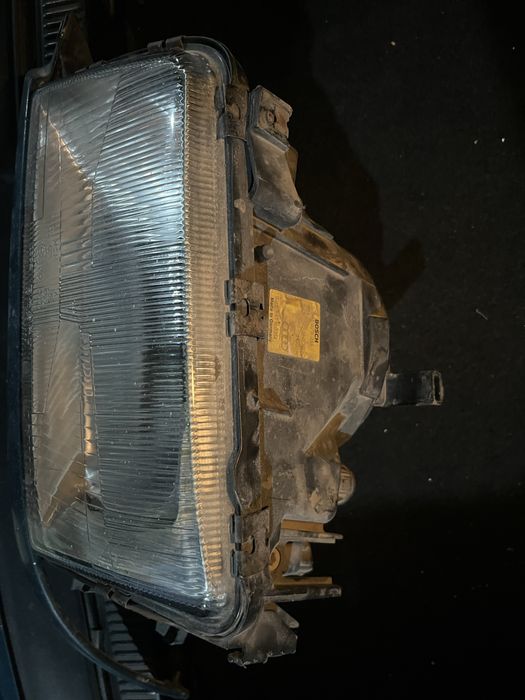 Продаю фару на ауди 80