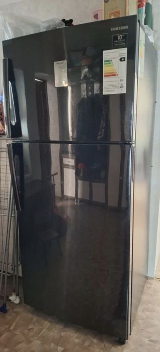 Холодильник Samsung