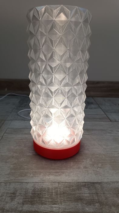 3D Принтирана настолна лампа