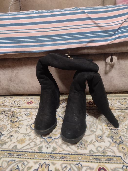 Продам зимние замшевые сапоги