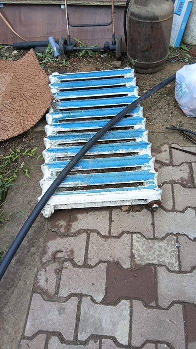 Продам чугунную батарею.