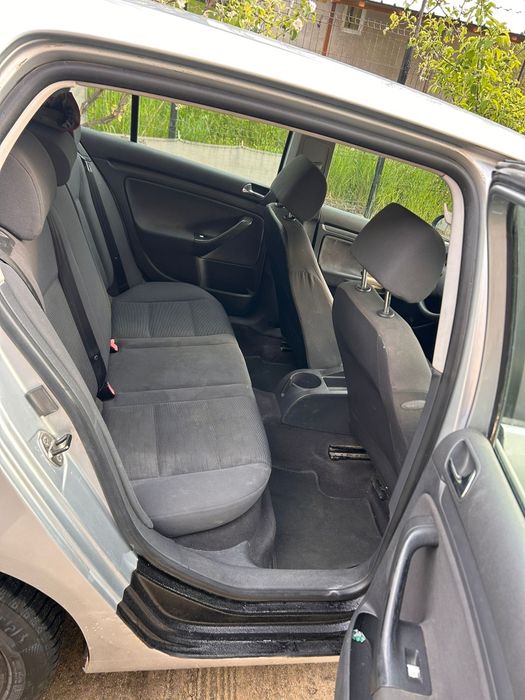 Vand golf 5 1.6 benzina