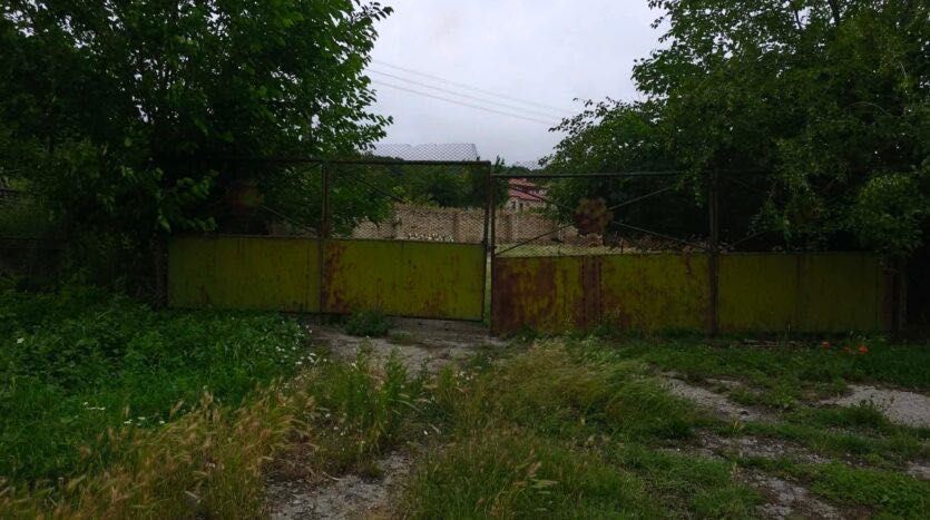 Стопанска сграда със две халета