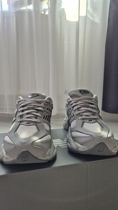 Adidași New Balance 9060 Ofertă