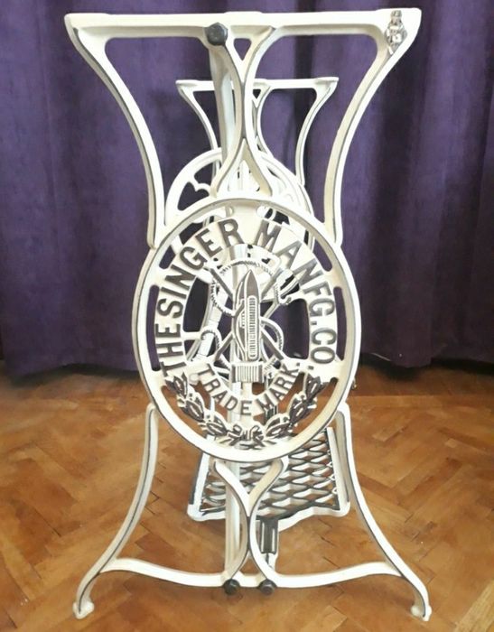 Picioare vechi din fontă, Singer