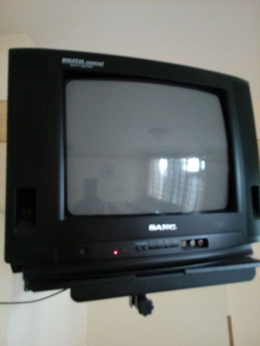 Продавам малки телевизори.