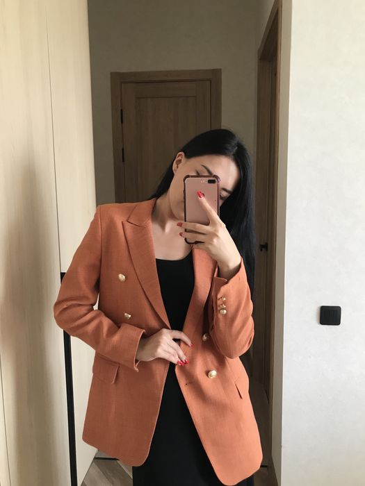 Пиджак оранжегого цвета