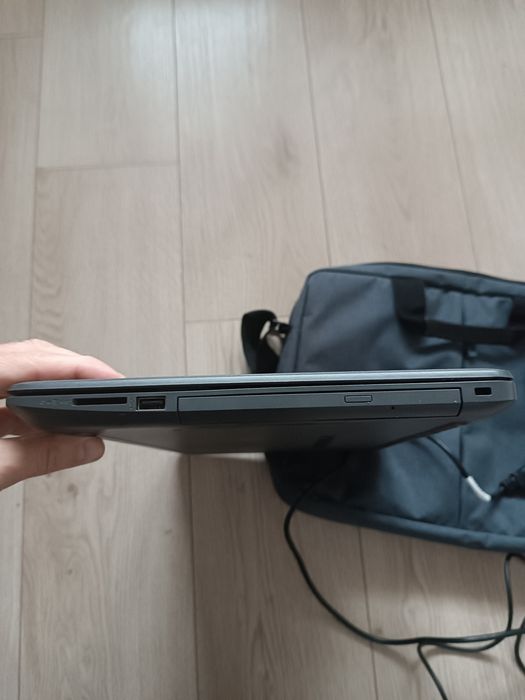 Laptop HP AMD Ryzen 3 + accesorii