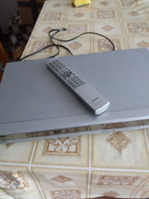 Масичка за телевизор на колелца , DVD player и видео SHARP