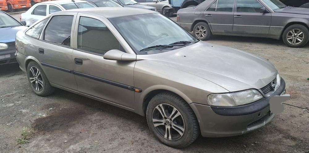 Машина Opel Vektra B