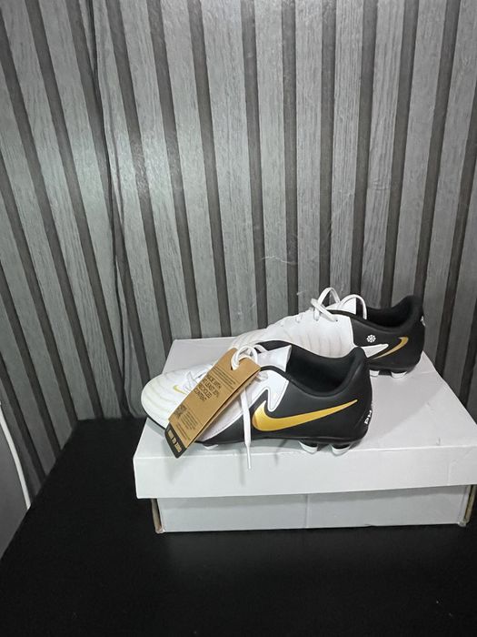 Ghete de fotbal nike