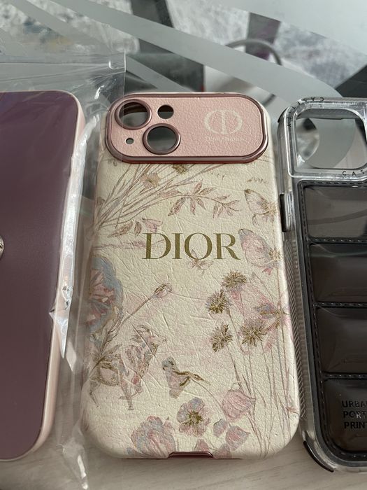 Продам чехлы на айфон 14
