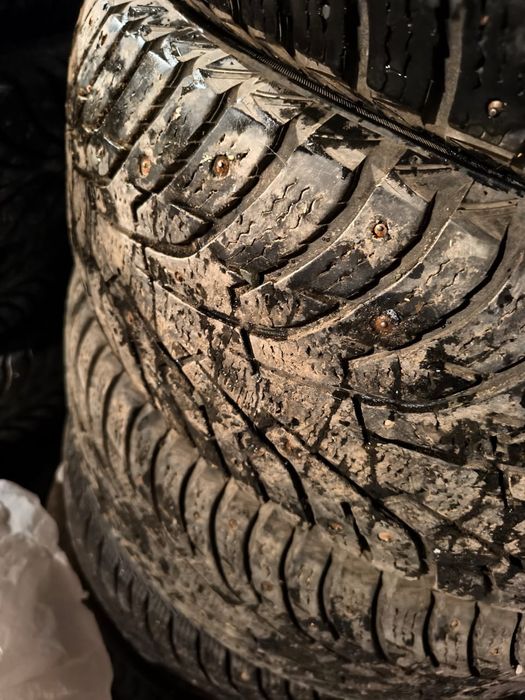 Продам зимние шины 265/65/17