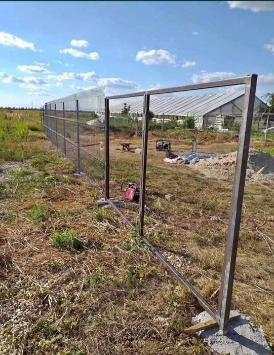 Vand garduri și porți la comanda clientului