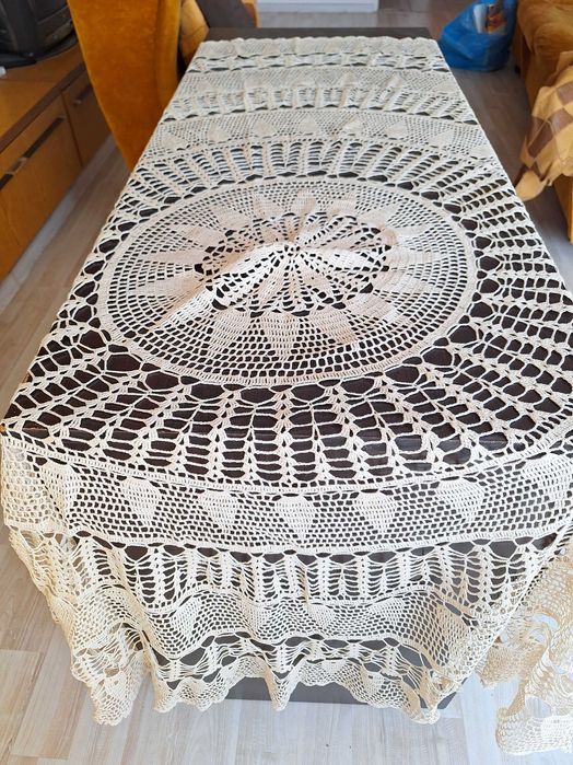 Плетена покривка за маса