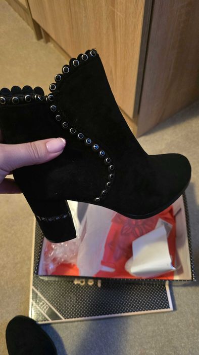 Дамски боти чисто нови