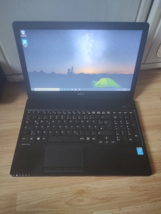 Laptop Fujitsu Siemens A555 - i5-5200u/ 8gb Ram/ 128GB SSD/ Baterie 3h