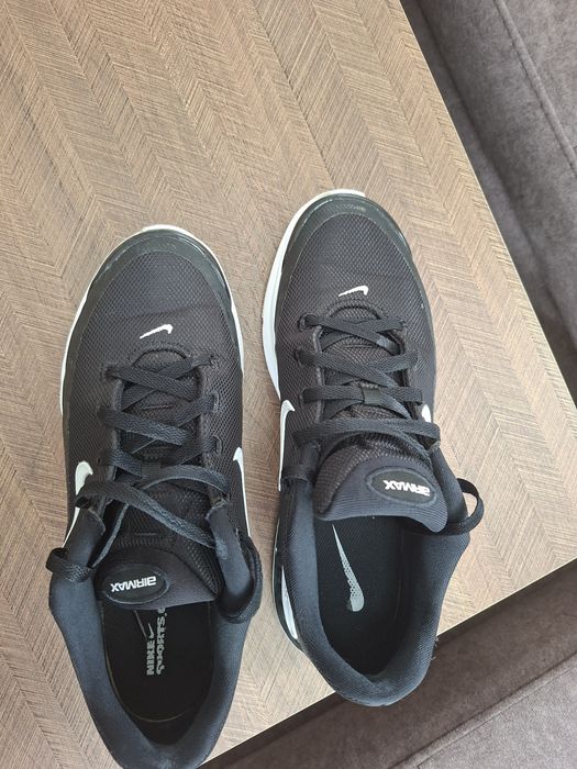 Маратонки NIKE !