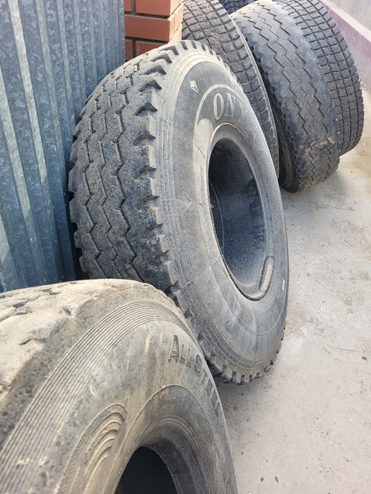 Грузовые шины с дисками.