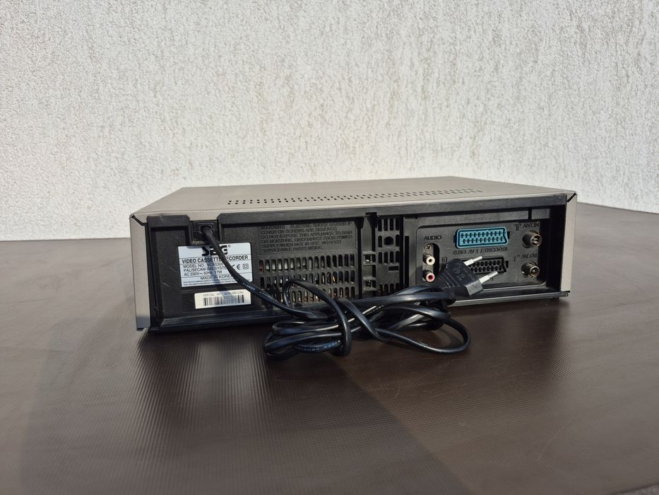 Vând video casette recorder marca SEG model VCR-5300,  fabricat made in Korea 

- CENTER MOUNT 6 HEAD 

- hifi stereo 

- VHS pal 

- Video sistem