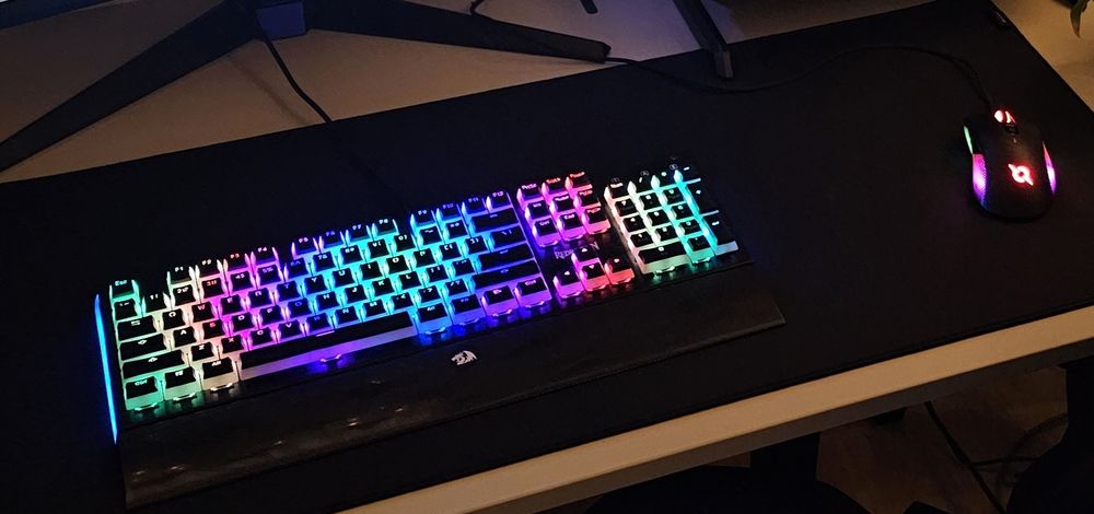 Tastatura mecanica  full RGB, silentioasa si precisa