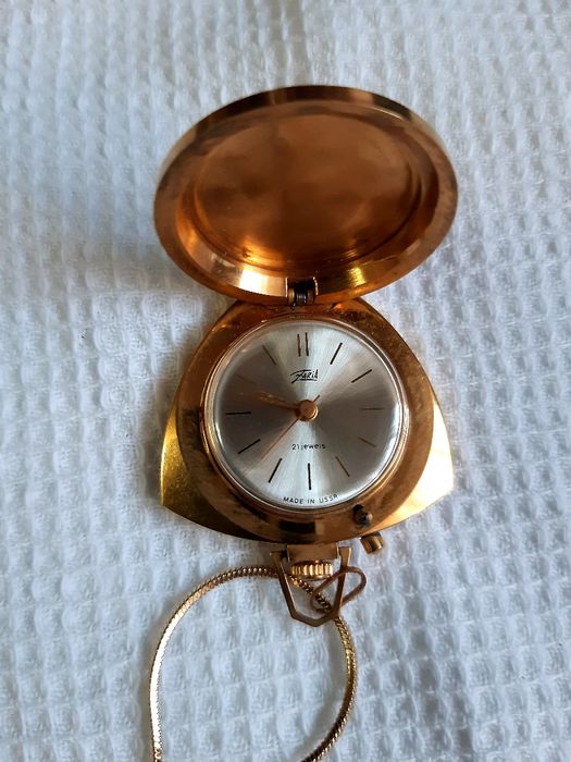 Часы кулон "Заря"  СССР