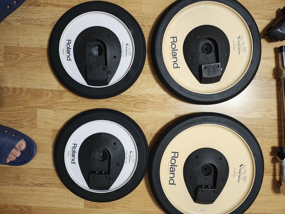 Roland , cinele si stative și rack roland ,dezmembrez