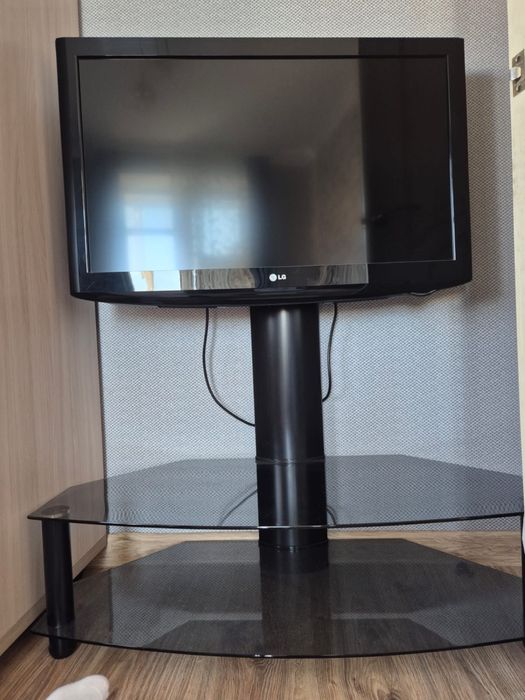 Телевизор LG с подставкой в подарок
