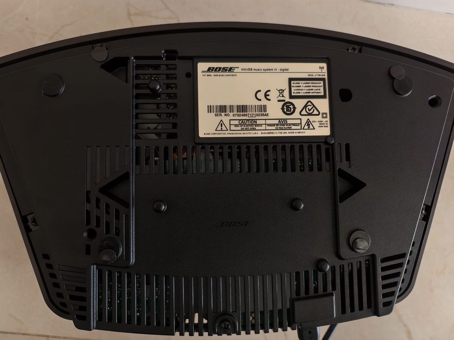 Bose WAVE music system IV 4 + pedestal