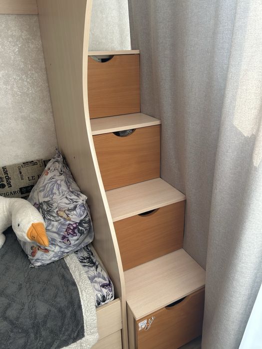 кровать двухэтажная