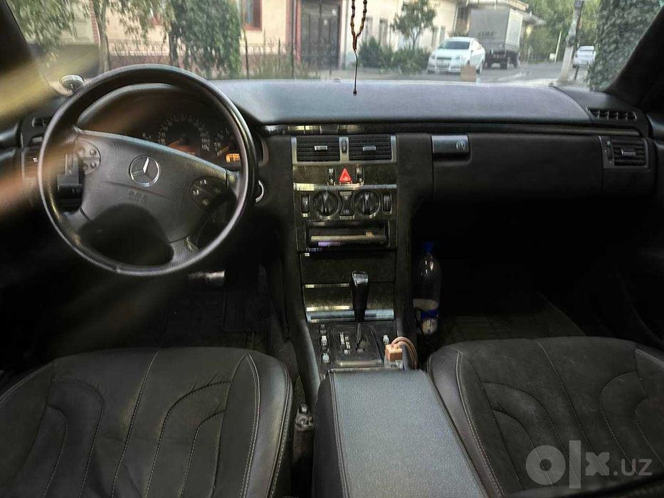 Mercedes-Benz 210