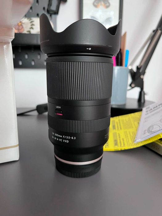 Obiectiv Tamron 18-300mm f/3.5-6.3 Di III-A VC VXD montura Sony E (APS-C)