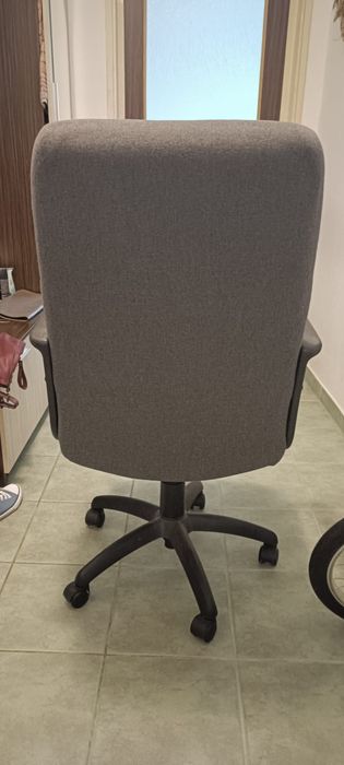 Scaun birou culoare  gri închis capitonat material textil