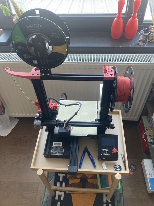 Imprimanta 3D Creality Ender 3  Pro cu diverse accesorii