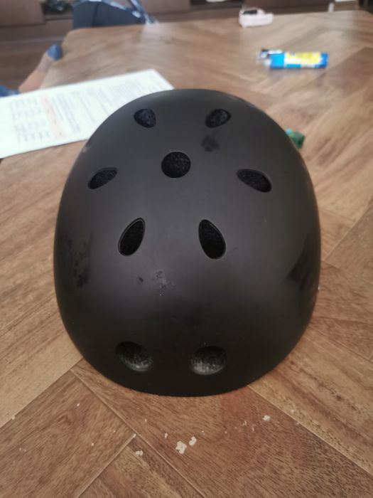 Vând casca biciclete