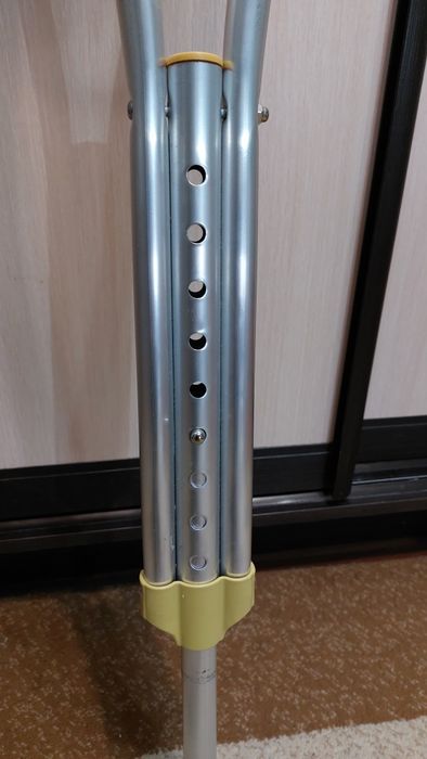 Продам костыли за 10 000т