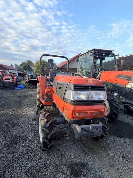Tractor japonez Kubota GL 201 4x4 cu Freza de sol