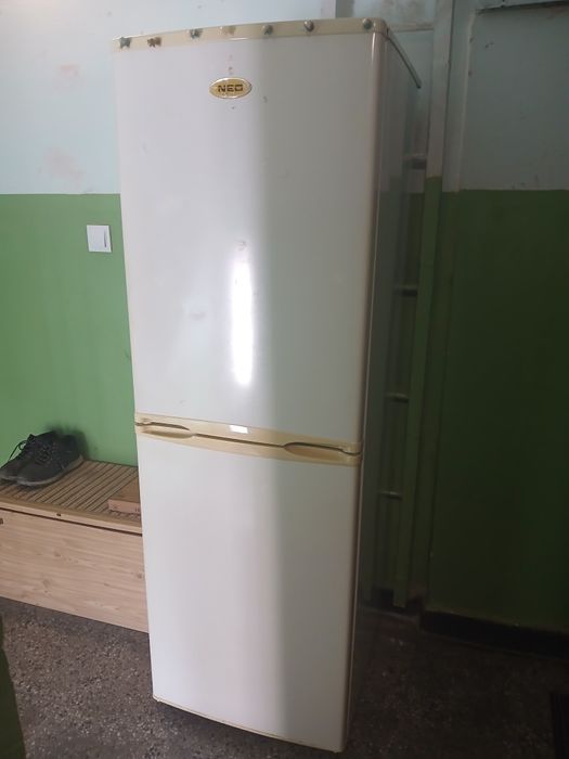 Хладилник с фризер