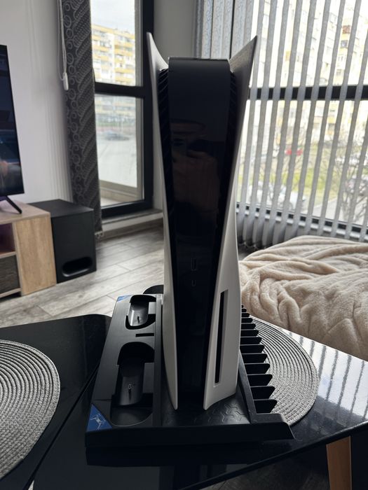 PlayStation 5 Диск Версия 825GB + 2 Контролера + Охлаждаща Стойка