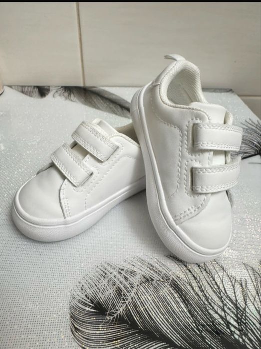 Adidasi primi pasi H&M