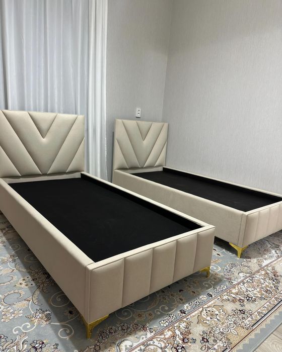 Односпальная кровать с матрасом