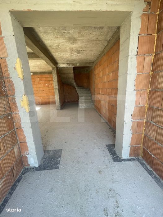 Apartament cu 3 camere, dispus pe doua niveluri, cu gradina