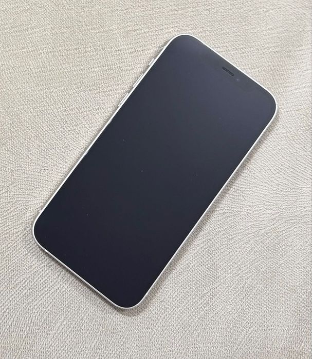 Iphone 12 cu piese originale si nimic schimbat la el