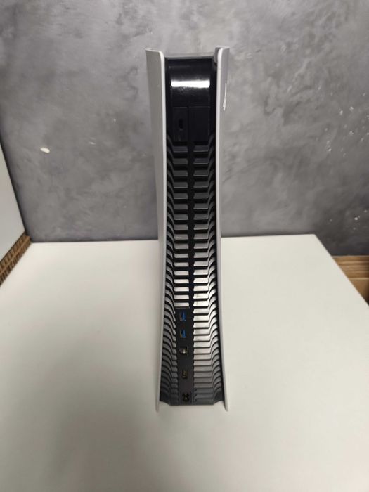 playstation 5 ps5 1tb digital edition maneta si un mic defect estetic