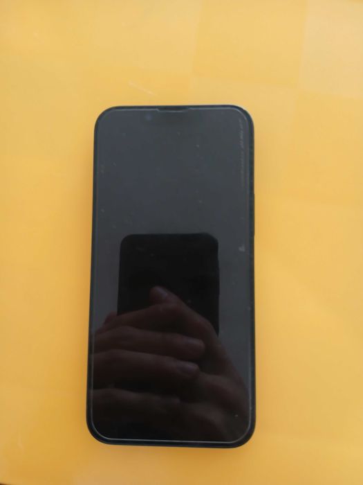 iphone 13 mini със съвсем леки следи от употреба