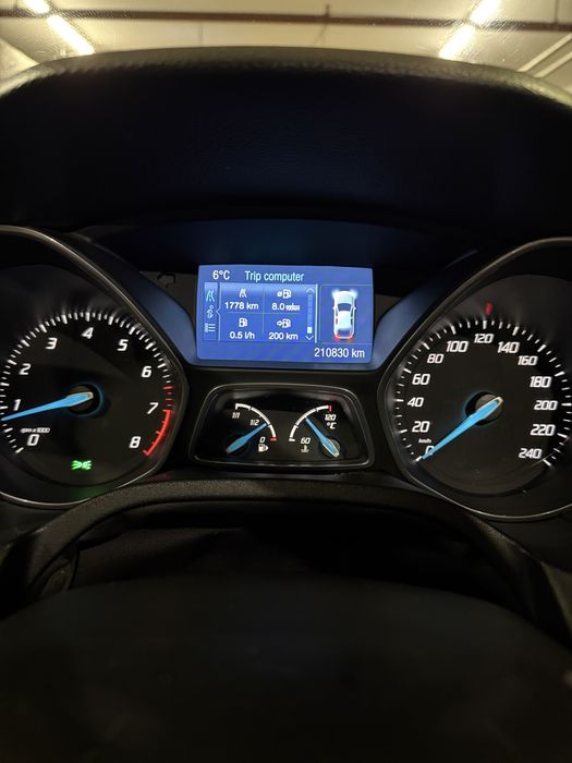 FORD Focus 2011 — imagine 5