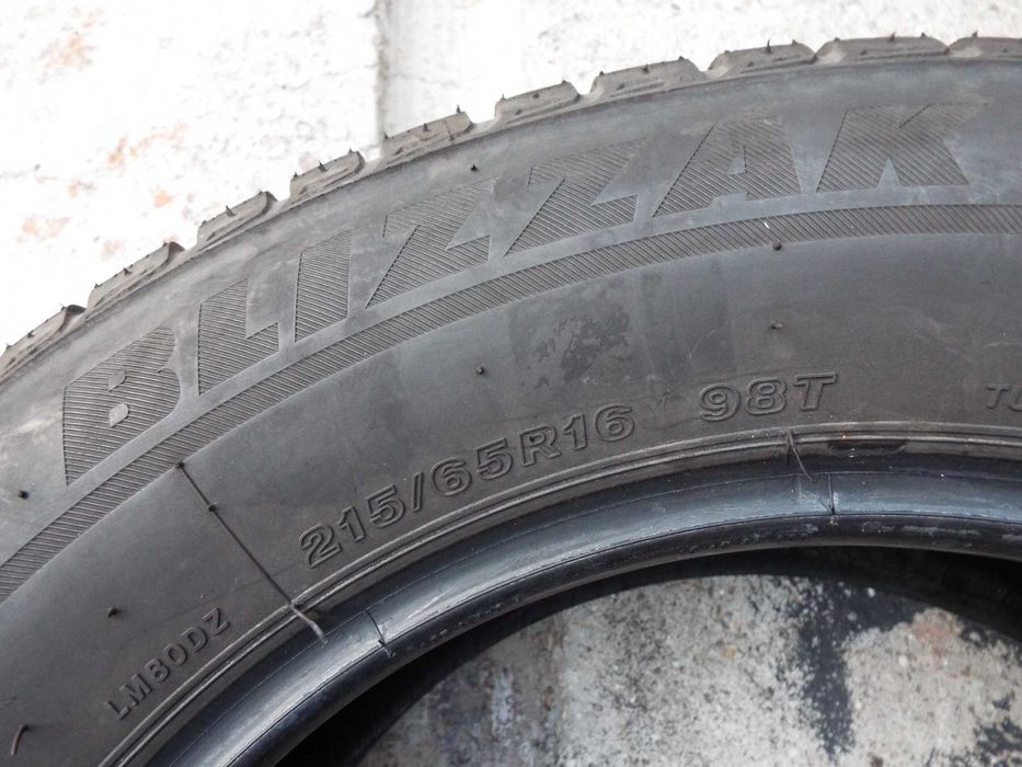 vand 4 anvelope de iarna 215/65/16  bridgestone lm 80 evo pret 700ron
