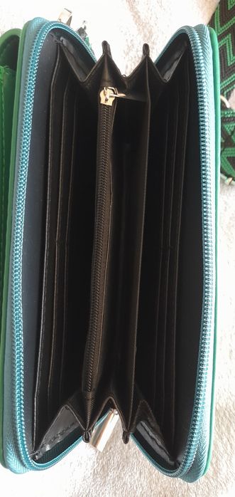 Зелена чантичка портфейл