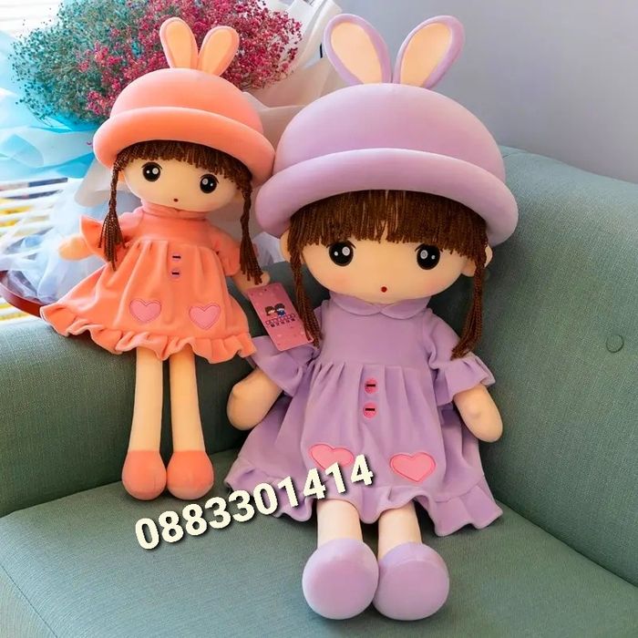Плюшена Кукла с рокля и шапка заешки уши 40см