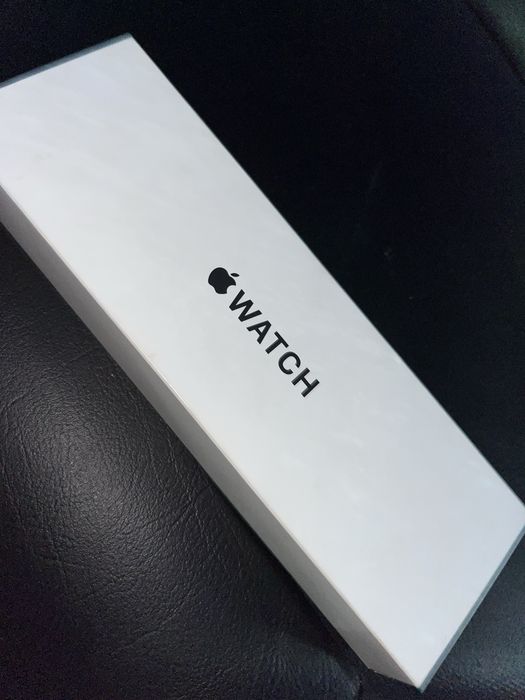 Продавам часовник Apple Watch SE3 40